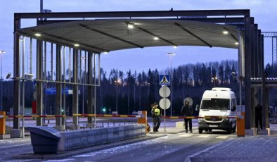 Finlandiya Rusya sınırına Dikenli telli beton bariyerler inşa ediyor.